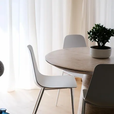 The Garden Premium - Large Windows - 3min Walk To Bernina Express & Station 아파트 티라노