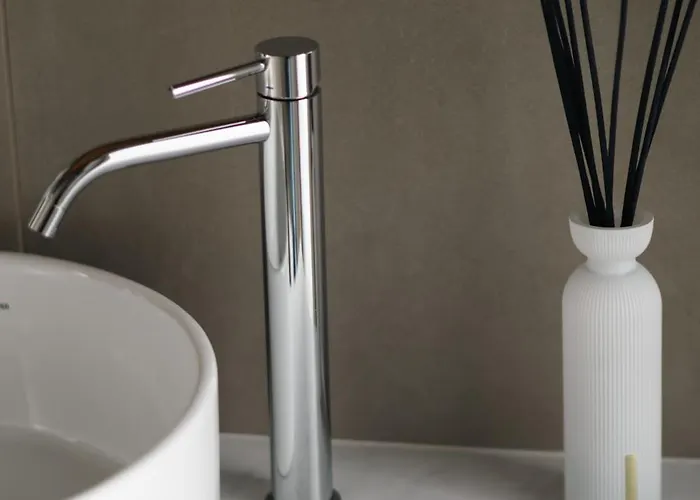 Premier The Garden - 3 Min Walk To Benina Express Apartament